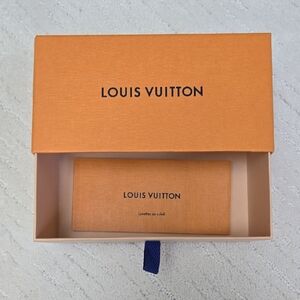 LOUIS VUITTON • Classic Orange Sunglasses Gift Box